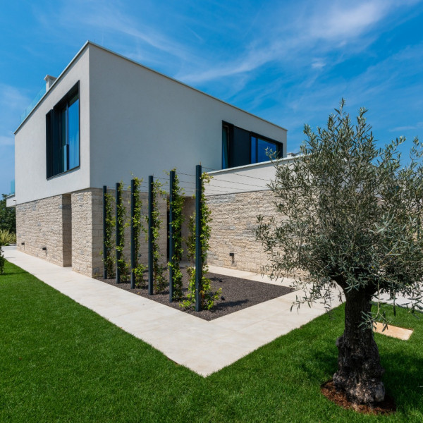 Villa Parenzo, Villas Parenzo &ndash; luxuri&ouml;ses Haus mit Meerblick in der N&auml;he von Poreč Osijek