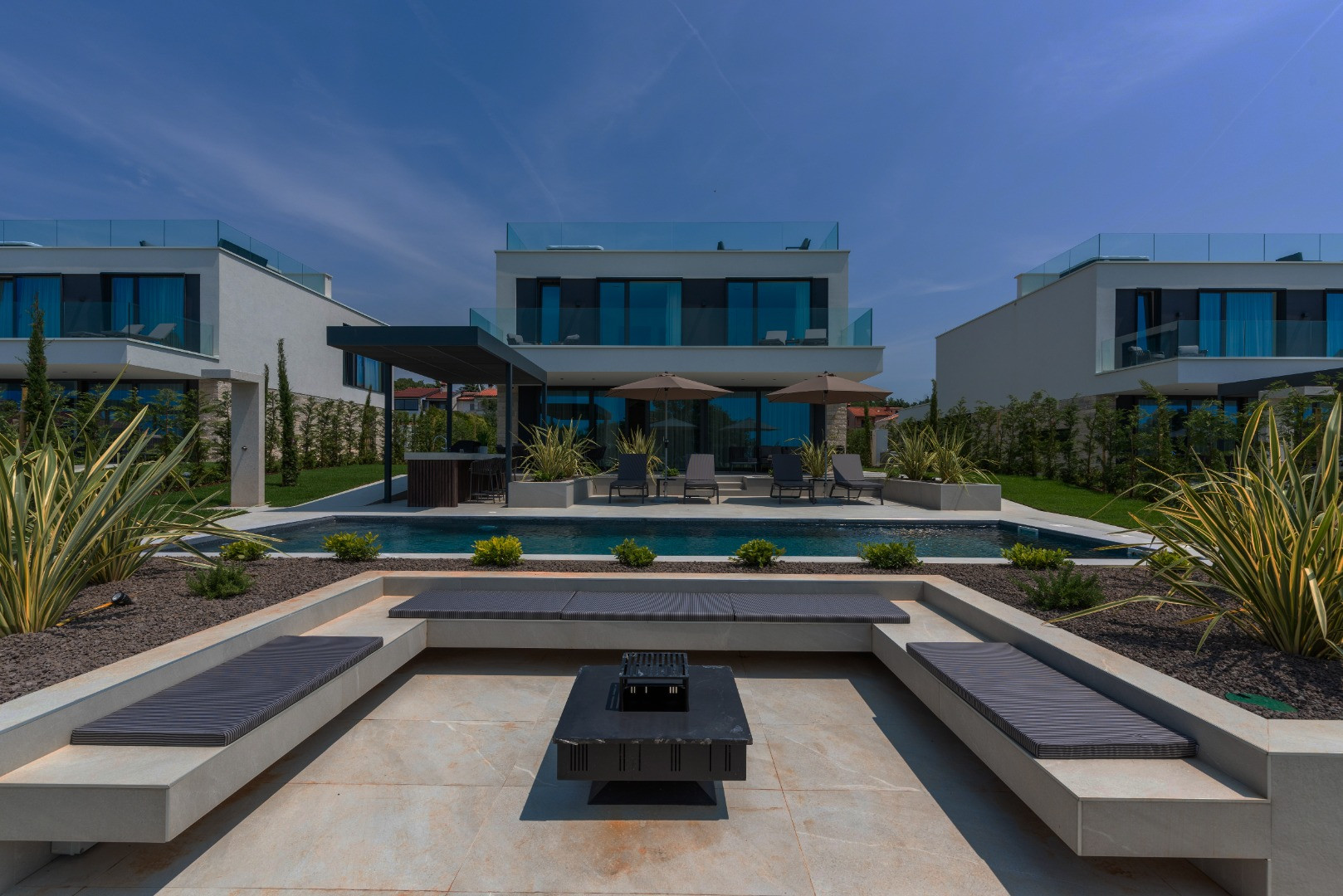 Villa Parenzo  - Casa moderna con vista mare, piscina e servizi di alta qualità, Villas Parenzo – casa di lusso con vista mare vicino a Parenzo Osijek Villa Parenzo  - Casa moderna con vista mare, piscina e servizi di alta qualità, Villas Parenzo – casa di lusso con vista mare vicino a Parenzo Osijek